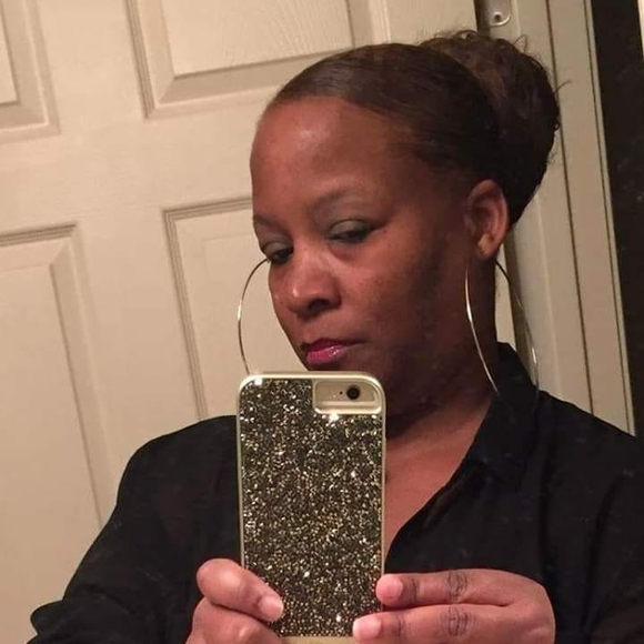 Poshmark profile picture for @nabet